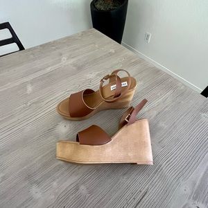 FINAL SALE-Steve Madden- Welsh Wedge Platform Sandal in color Cognac Lea size 10
